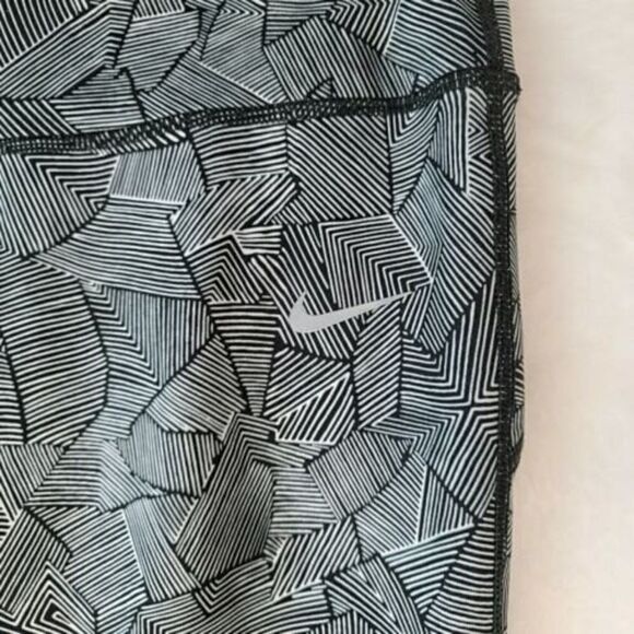 Nike Leggings Dri-Fit Capri Running Leggings Size Med Black and Gray Back Pocket - Picture 4 of 8